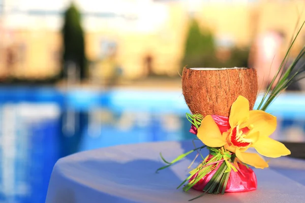 bir bardak Hindistan cevizi