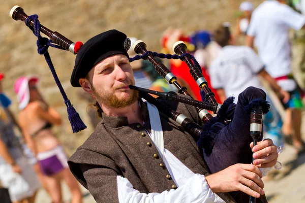 Minstrelsy på historiska festival i sudak fäste — Stockfoto