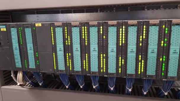 Мигающие Светодиодные Лампы Модулях Siemens Simatic Plc Шкафу Управления Автоматизацией — стоковое видео