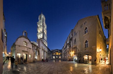 peristil (peristil), split, Hırvatistan, gece görünümü