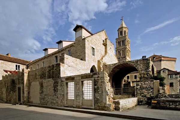 Ville de Split, musée d'ethnographie et cathédrale — Photo