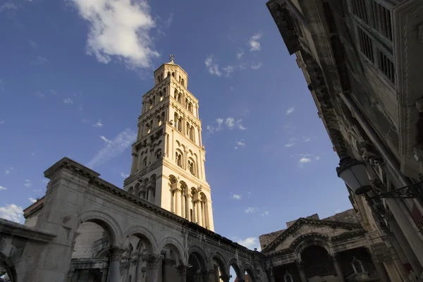 Bell Tower a Szent Domnius székesegyház, Peristil, Split, Horvátország — Stock Fotó