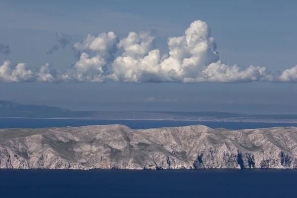 Облака над островом Крк — стоковое фото