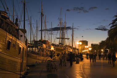gün batımında Trogir sahil