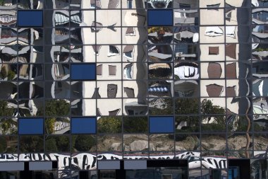 Modern ayna cam cephe