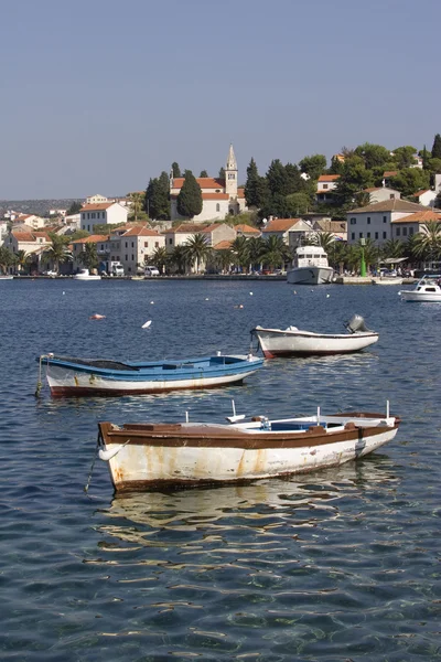 Χωριό rogoznica στην Κροατία στις Δαλματικές ακτές在克罗地亚达尔马提亚海岸上村 rogoznica — 图库照片