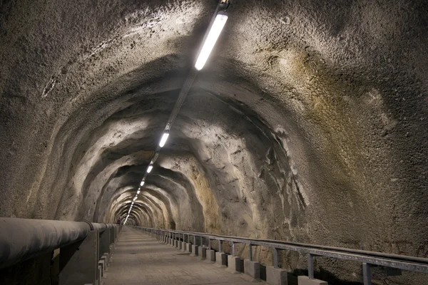 Tunnel genom berget — Stockfoto