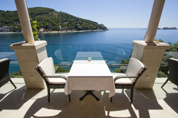 Dubrovnik deniz kenarında kafe