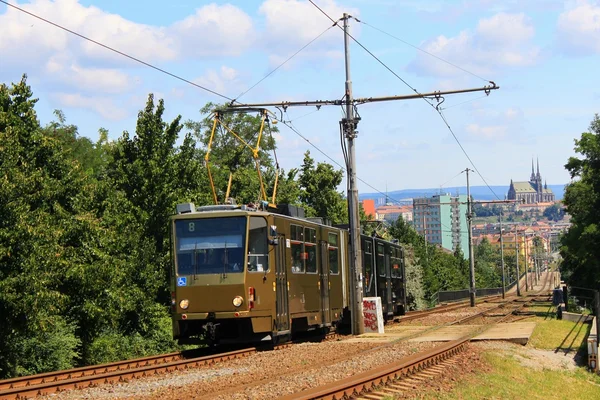 Transporte público en Brno en la República Checa, la ruta a la ciudad de Bohunice —  Fotos de Stock