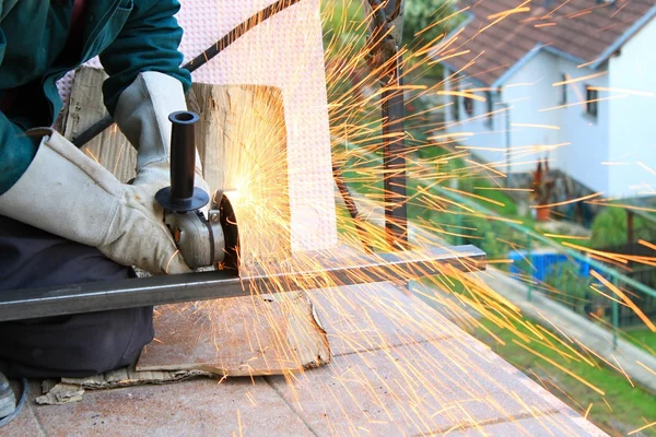 Worker outside, cut the metal rails using angle grinders — Stock Photo, Image