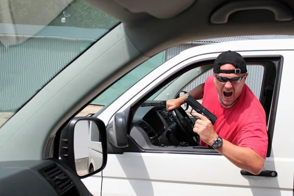 Aggressiver Fahrer, junger Mann fährt aggressiv Auto, Gewalt am Steuer — Stockfoto