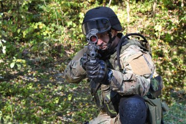 Eğitim, özel polis birimi shooter swat, saldırı tüfeği sa58 kalibreli 7,62 mm