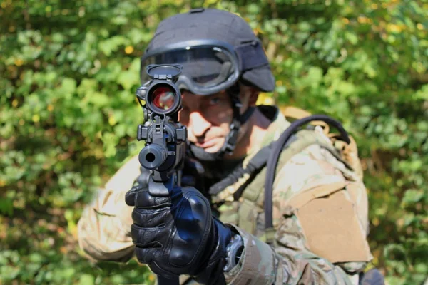 Addestramento speciale unità di polizia, shooter swat, sa58 fucile d'assalto, calibro 7,62 mm — Foto Stock