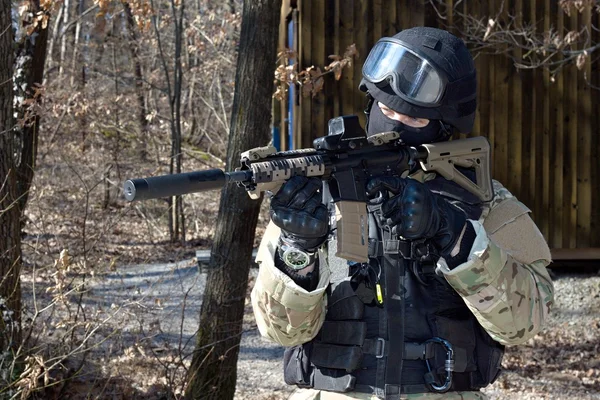 特別な警察単位、武器で覆面の警察官 — ストック写真