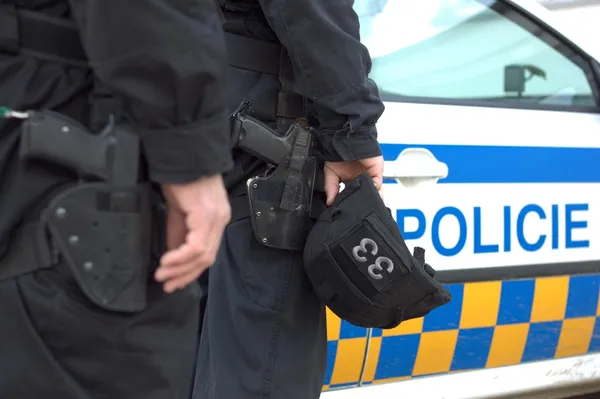 Das Polizeiauto, das am Polizeifahrzeug steht, Stadtpolizei Brno, Tschechische Republik, — Stockfoto