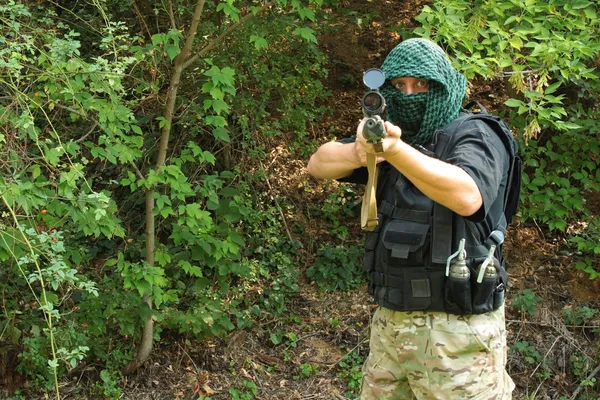 Speciale troepen soldaat, gewapende terrorist — Stockfoto