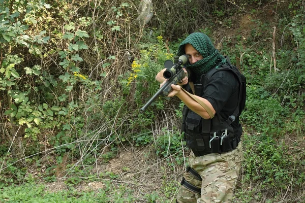 Soldado de las Fuerzas Especiales, terrorista armado —  Fotos de Stock