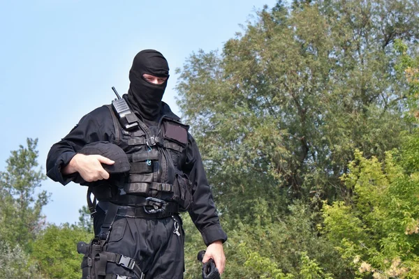 Guarding VIPs, special forces policeman with the gun on the roof — Stock Photo, Image