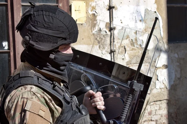 Police officer in a protective helmet and visor, preparation for the demonstration — Stock Photo, Image