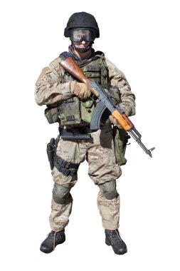 Özel Kuvvetler asker, teröristlerin saldırı tüfeği ak-47, s en sevdiğim silah üzerinde beyaz izole