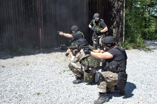 Unidad especial de policía en formación — Foto de Stock