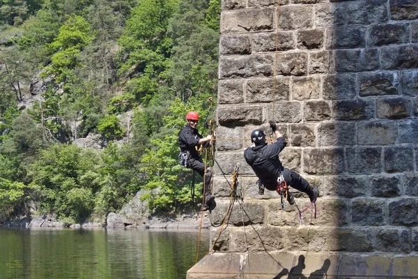 A special police unit trainig on a rope — Stock Photo, Image