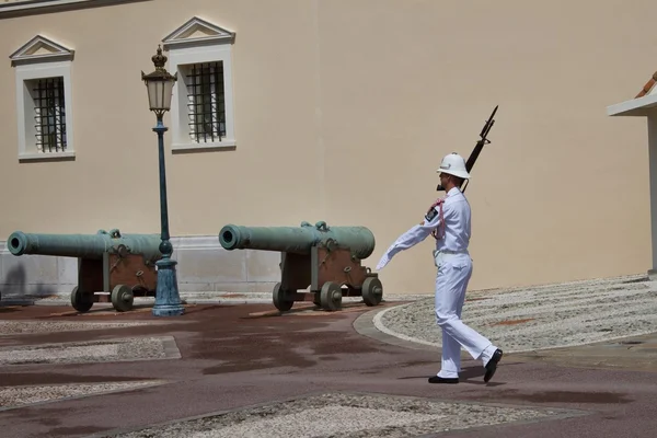 PRINCIPAUTE DE MONACO : Changing of the Royal guard in progress at the Royal Castle — Stock Photo, Image