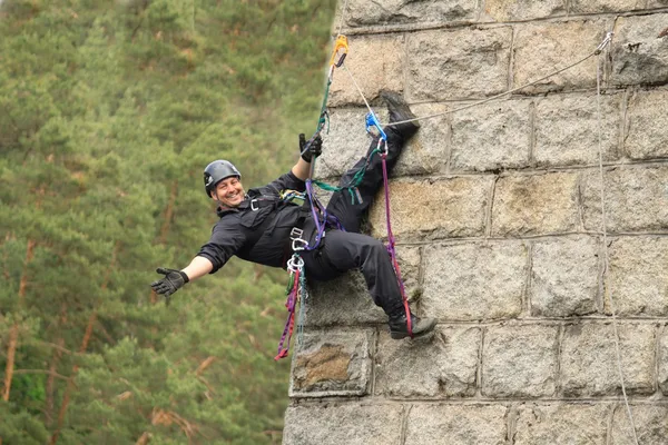 Trained police officer on a rope, funny attitude — Stock Photo, Image