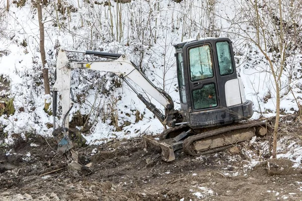 Escavadeira Funciona Inverno Para Reparar Estrada Escavadeira Obras Terraplenagem Construção — Fotografia de Stock