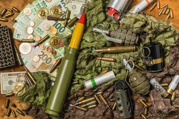 Apoyo Ucrania Guerra Ucrania Monedas Euros Billetes Cartuchos Diferente Calibre — Foto de Stock
