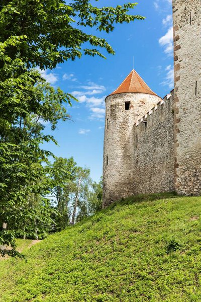 Замок Вевери, Чехия - Европа. Старый старинный замок недалеко от Брно. Средневековый замок, построенный в XIII веке. Крепости замка. Туристическое направление.