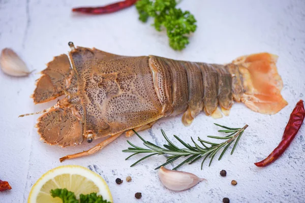 Crevettes Crues Homard Tête Plate Avec Des Herbes Des Épices — Photo