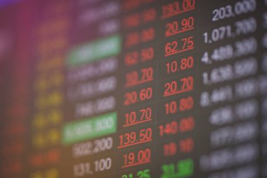 Borsa grafiği grafiği, hisse senedi ticareti finansal yatırım ticareti, ekranda kripto para birimi alım satımı, borsa krizi kırmızı fiyat kaybı