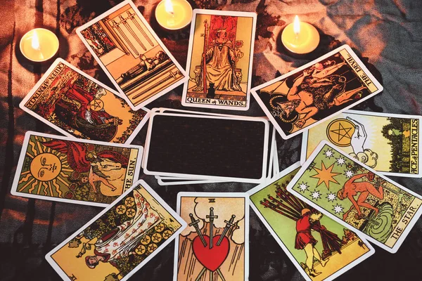 Lectura Del Tarot Con Fondo Tarjeta Del Tarot Luz Las — Foto de Stock