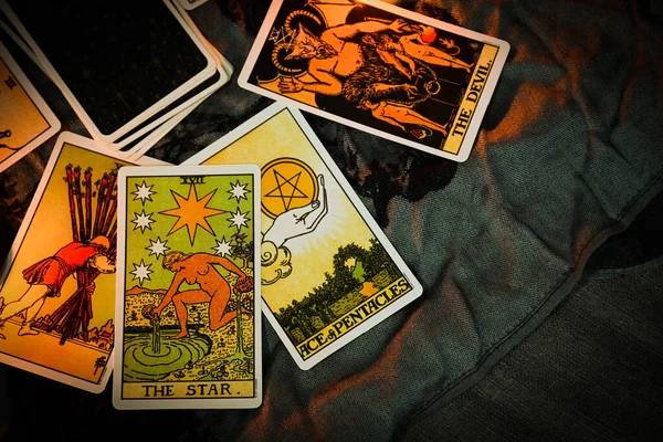 Lecture Tarot Avec Fond Carte Tarot Aux Chandelles Sur Table — Photo