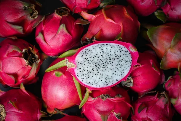 Drago Frutta Tagliato Metà Sfondo Pitahaya Drago Fresco Frutta Tropicale — Foto Stock