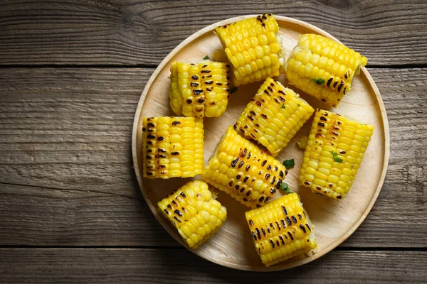 Corn Food Sweet Corn Cooked Wooden Plate Background Ripe Corn — Fotografia de Stock