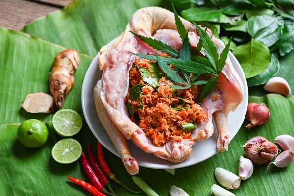 Comida Canábis Para Cozinhar Com Frango Fresco Cannabis Folha Maconha — Fotografia de Stock