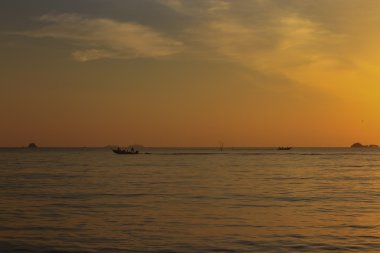 Sahilde günbatımı