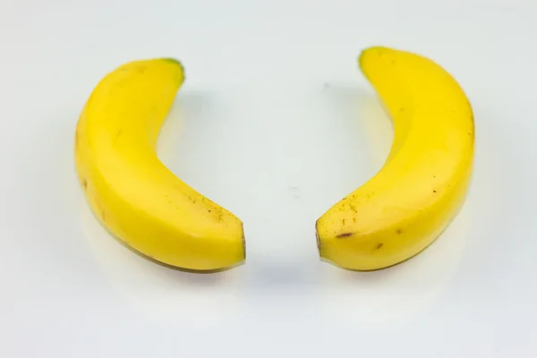 Banaan geïsoleerd op witte achtergrond — Stockfoto