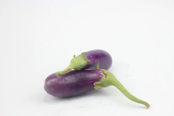 Aubergine geïsoleerd op witte achtergrond — Stockfoto