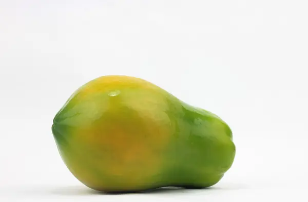 Papaja izolowana na białym tle — Zdjęcie stockowe