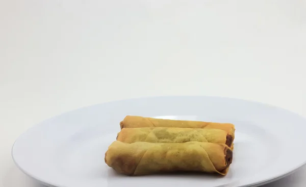 Popiah goreng ізольовані на білому тлі — стокове фото