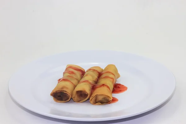 Beyaz arka plan üzerinde izole popiah goreng