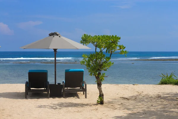 Strandkörbe am bali beach indonesien — Stockfoto