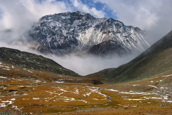 El nacimiento de la montaña — Foto de Stock