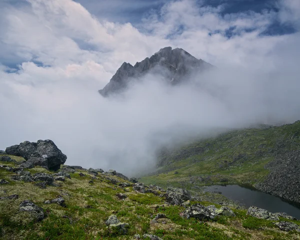 Nebel in den Bergen — Stockfoto