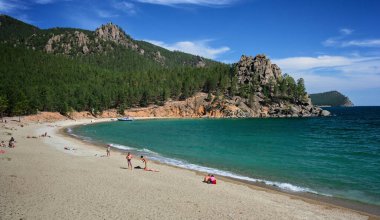 Sandy cove Doğu Sibirya'daki Baykal Gölü