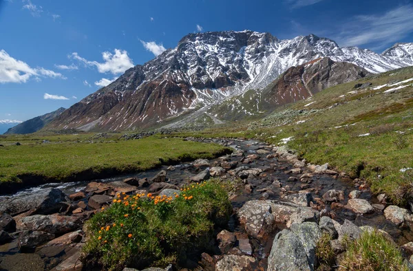 Montaña Tunkinskie Loach Sayan Oriental Siberia Oriental — Foto de Stock