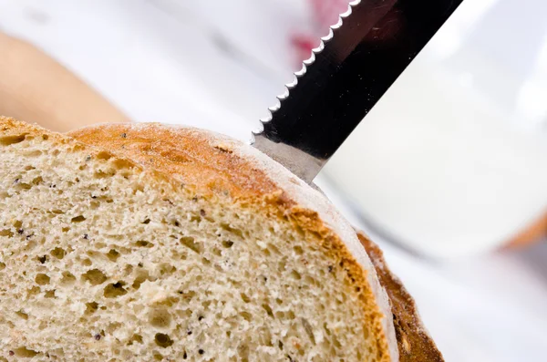 bir ekmek bıçağı